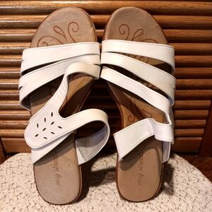 EUC Easy Street Size 11 White Sandals with Adjustable Strap.  1" heel